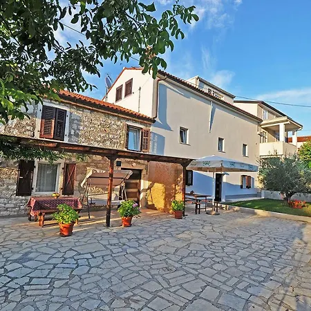 Apartment Dva Oriha Funtana