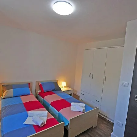 Apartment Dva Oriha Funtana